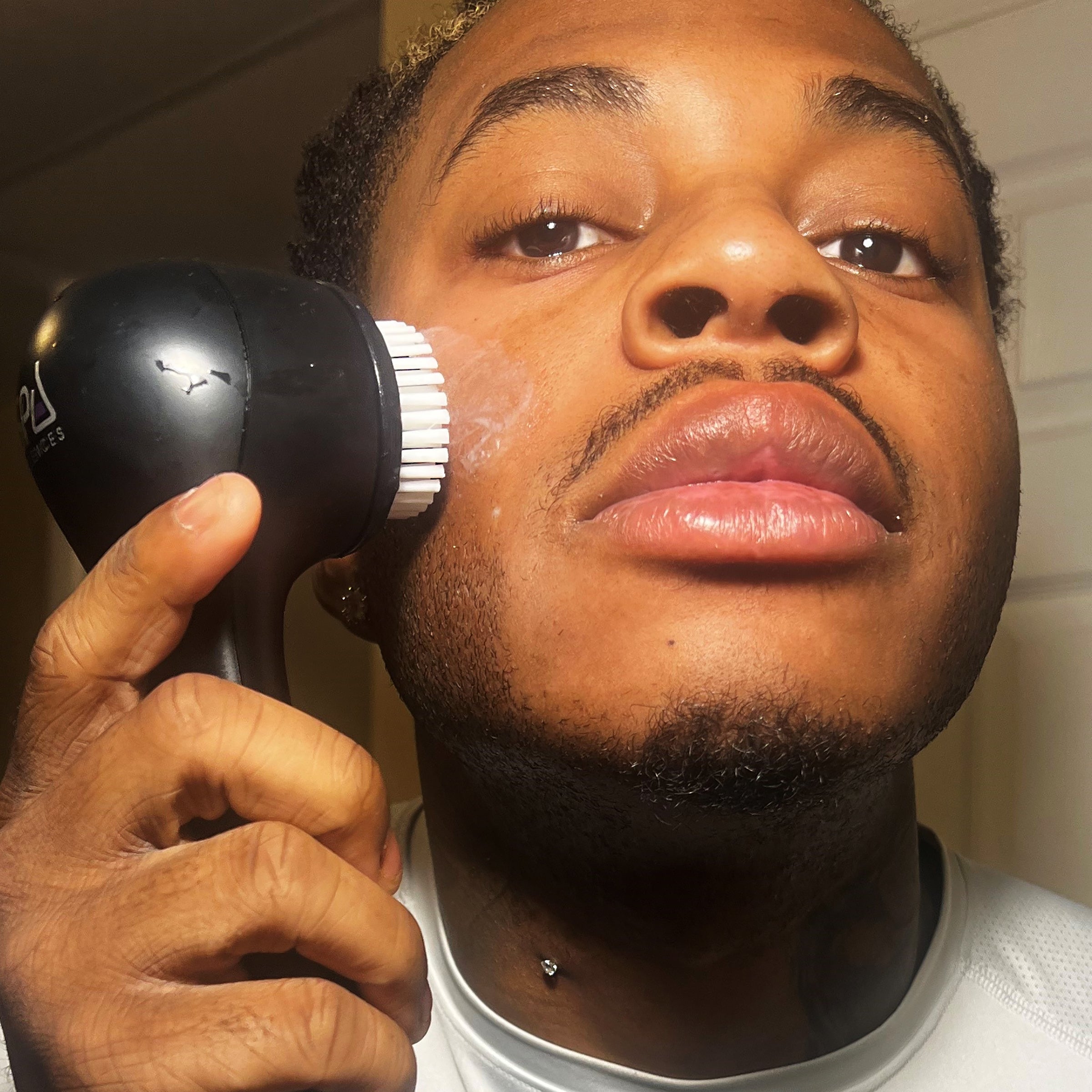 ナリス化粧品　ソニック 100万回秒の超音波で肌を格上げソニックエステティック | NARIS ONLINE